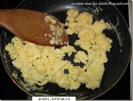 Omleta Japoneza - Ingrediente: 2 oua, faina, o ceapa, un morcov - ~Mancarea japoneza~